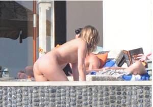 jennifer aniston nude beach walk - Sexy shots Jennifer Aniston topless on the beach 14 photos