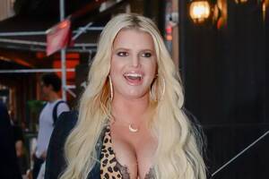 Ashlee Simpson Sex - Jessica Simpson sparks concern with fans over 'frail' appearance after  100lb weight loss - Mirror Online