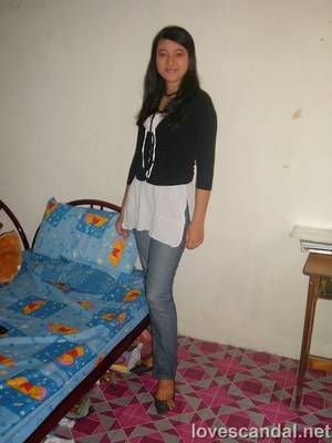 malaysian girl - Very Beautiful Malaysian girl Fisha's boobs flashing self photos leaked  (19pix)