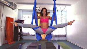Acrobatic Porn - Kelsi Monroe doing splits on straps and all of that crazy acrobatic stuff -  Porn Movies - 3Movs