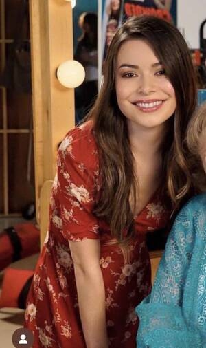 Miranda Cosgrove Shemale Sex - Anyone find Miranda Cosgrove underrated? She's a solid 8 to me but people  don't really talk about her despite her being one of the biggest teen stars  from Nick. : r/VindictaRateCelebs