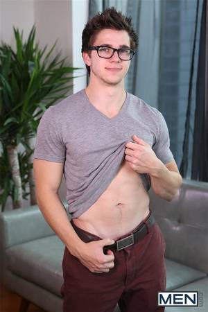 nerd guy - Click here to download this full length nerdy guy fucking a hairy muscle  stud video and hundreds more amateur gay porn videos at Men.com.