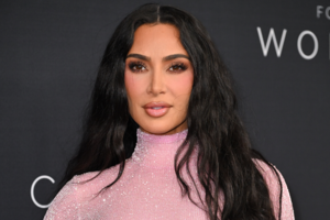 Kim Kardashian Outrageous Porn - New Kim Kardashian Photo Confuses Internetâ€”'Missing a Toe'