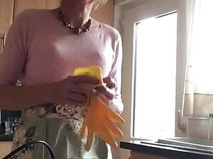 1950s Shemale - Rose 1950's housewife washes the dishes | xHamster
