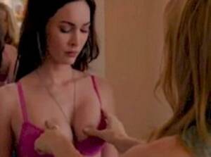 Leslie Mann Megan Fox - Leslie Mann Jiggles Megan Fox's boobs - The Nip Slip