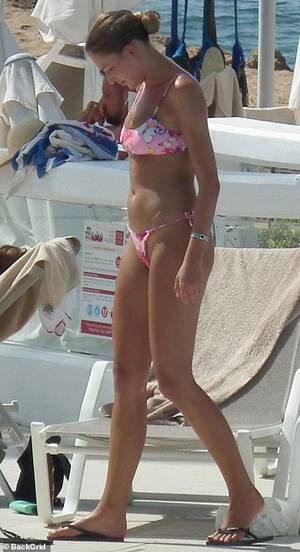 amateur beach topless sunbathing - Zara McDermott showcases her bikini body after being called 'fame w***e' in  Made In Chelsea | Daily Mail Online