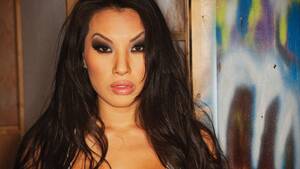 Hawaii Hookers Porn - I was a horrible hooker: Schoolgirl outfits, wealthy execs and Hawaii --  Asa Akira remembers her two escort experiences | Salon.com