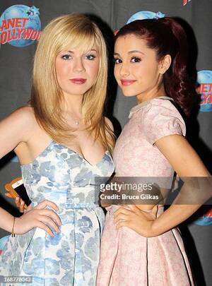 Jennette Mccurdy And Ariana Grande Lesbian Porn - 44 Jennette Mccurdy And Ariana Grande Visit Planet Hollywood Stock Photos,  High-Res Pictures, and Images - Getty Images