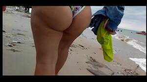 beach ass videos - Big ass walking voyeur beach - XVIDEOS.COM