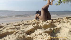 big butt twerk nude on beach - Butt naked twerk in public - XVIDEOS.COM