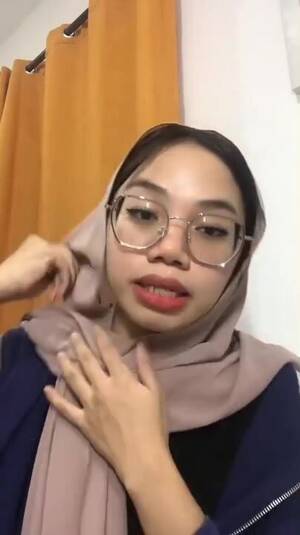 malaysian girls anal - Malay girl show with glasses - ThisVid.com