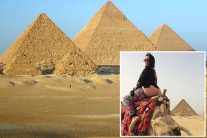 Giza Porn - Porn actress Carmen De Luz post picture of her bare bottom on camel in  front of Pyramids