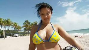latin beach porn - Horny latina at the beach - Pornjam.com