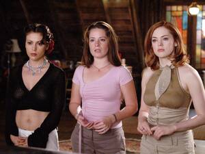 Charmed Alyssa Milano Porn - 'Charmed' Stars Alyssa Milano and Holly Marie Combs Defend the Series After  Producer Revealed Why She Quit | Glamour