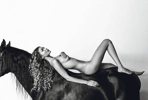 Gigi Hadid Nude - Gigi Hadid Poses Nude for Allure's December Issue