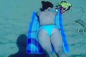 beach girls cumshot - Cum on naked girl in public beach