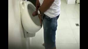 huge toilet cock - Spying huge dick in bathroom - ThisVid.com
