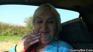 fat granny in car - Granny getting pounded in the car - XVIDEOS.COM