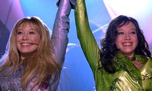 Lizzie Mcguire Tv Series Porn - Watching 'The Lizzie McGuire Movie' As An Adult â€” 15 Things I Never Noticed  About Lizzie's Roman Vacation