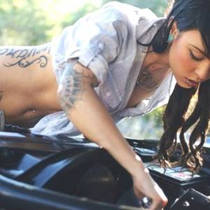 Diesel Mechanic Girl Porn - Hot girl working on a car just the way he likes it ... :