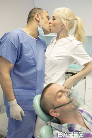 Dentist Blonde - Sexy Dentist Assistant Gets Eaten Out Before Fucking photos (Abella Danger,  Misha Cross) / MILF Fox
