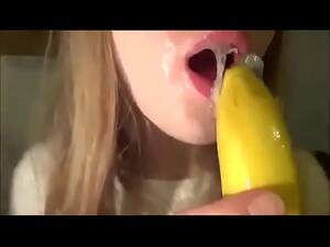 girl sucking banana - Cute Girl Sucking a Banana with Condom - XVIDEOS.COM
