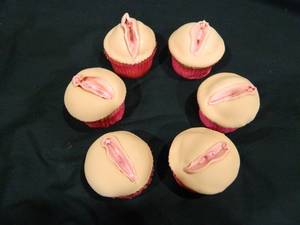 funny pussy birthday cakes - More realistic fondant vagina cupcakes