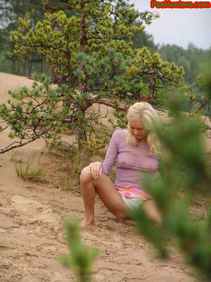 girl peeing on beach voyeur - Beautiful teen peeing in the beach. Picture 7.