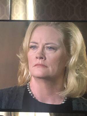 Debby Ryan Mom Porn - Is this Shawn's mom? : r/psych