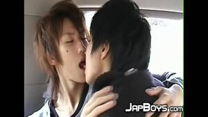 japanese kissing - Japanese twinks kissing passionately in the back of the car - XVIDEOS.COM