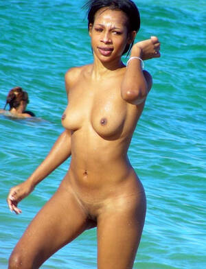 exotic ebony nude outdoors - Black girl naked in public. Photo #2