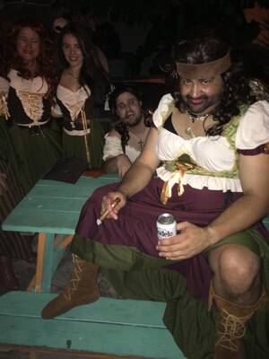 Bar Wench Porn - Met this sexy bar wench last night. There's nothing hotter than a babe in a bar  wench costume. : r/funny