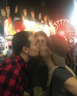 Lesbian Porn Jennette Mccurdy Hot - Jennette McCurdy Shares The Most Shocking Three-Way Kissing Photo Ever |  J-14