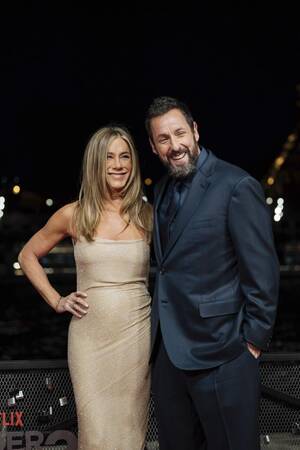 Jennifer Aniston Porn For Women - Jennifer Aniston ribs Adam Sandler's Vogue-approved style - Los Angeles  Times