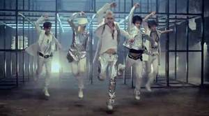 Jailbait Dance - The only dance I saw was the clapping here. I have too many feels to  explain it and I had too many to look for a dance. BRB, dying from Ren  overdose ...
