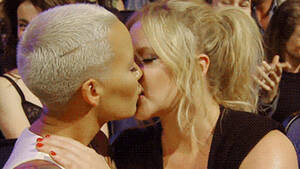 Amy Schumer Lesbian Kissing - First Look: Amber Rose, Amy Schumer Share Intense Kiss At 2015 MTV Movie  Awards