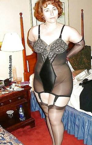Crotch Girdle Porn - mature ladies in bras girdles stockings and suspenders - Big Tits Porn Pic