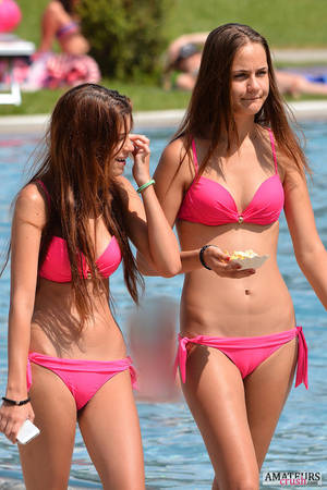 fine teen camel toe - Young sisters camel toe pics near the pool