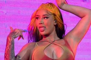 iggy azalea naked tranny - Kanye West's Wife Bianca Censori Appears Naked Under Raincoat - XXL