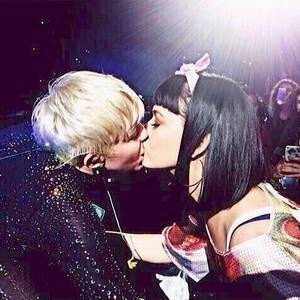 Katy Perry Miley Cyrus Porn - Miley Said No Thanks to Katy Kiss Before: Their Frenemy Timeline