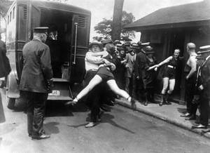 History Porn - A woman in Chicago was arrested for wearing too short swimsuit (1922)