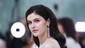 Alexandra Daddario Having Sex - Alexandra Daddario Posed In The Nude On IG, And Fans Went Bonkers