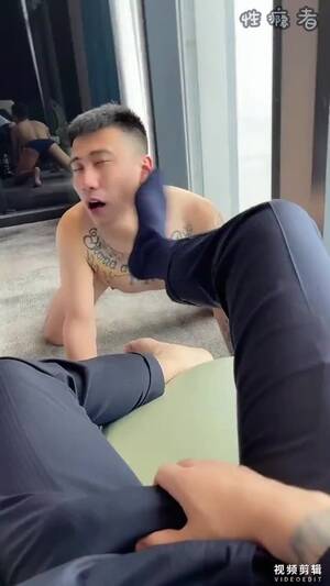 asian feet licking - Asian footslave licking feet - video 3 - ThisVid.com