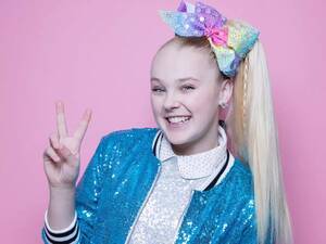 Jojo Siwa Porn Tubes - JoJo Siwa appeared to confirm coming out speculation, wearing a 'best gay  cousin ever' shirt | Business Insider India