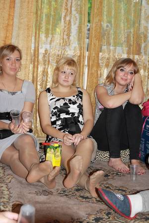 candid pantyhose feet - A Fetish for Ladies Tights: Photo