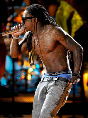 Lil Wayne Having Sex - Lil Wayne's 'How to Love' and Why Rappers Shouldn't Sing Ballads (Opinion)
