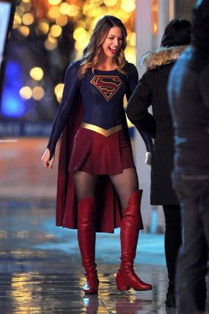 Melissa Benoist Porn Captions - Melissa Benoist's Supergirl Fighting Crime But Who's Behind The Mask