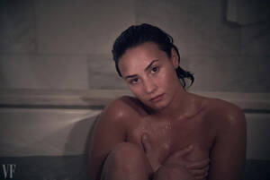 Celeb Porn Demi Lovato - Demi Lovato's Nude Photos Spark Empowering Hashtag