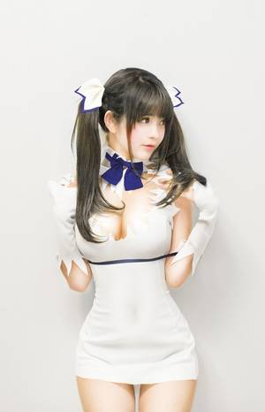 Ancient Chinese Cosplay Porn - Hmmm, this is a delicious cosplay featuring Hestia from Dungeon ni Deai wo  Motomeru no wa Machigatteiru Darou ka. I haven't heard about Yurisa so  definitely ...