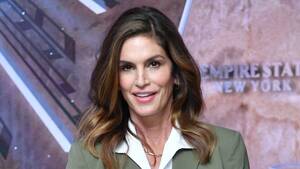 Cindy Crawford Celebrity Porn - Cindy Crawford Wore Nude Heels and We Found a Few Similar Pairs